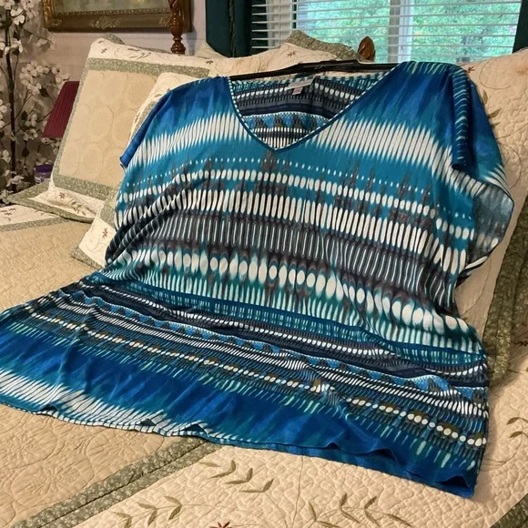 NEW WITHOUT TAGS AVENUE PLUS SIZE TOP 22/24 MULTI COLORS - Picture 5 of 16